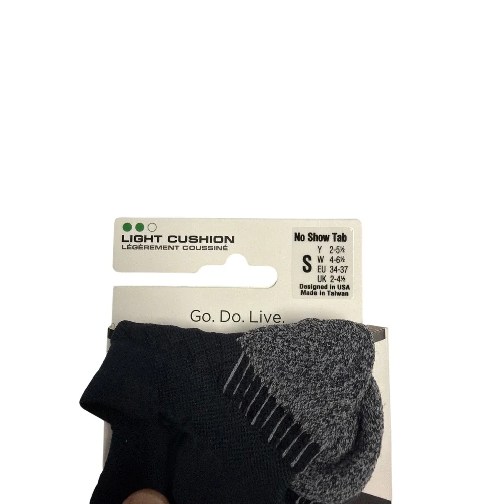 Feetures Plantar Fasciitis Relief Socks Black No Show Tab Light Cushion Small